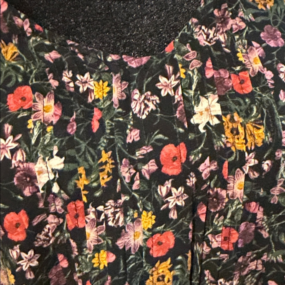 torrid Black Floral Scoop Neck Blouse - Picture 3 of 4